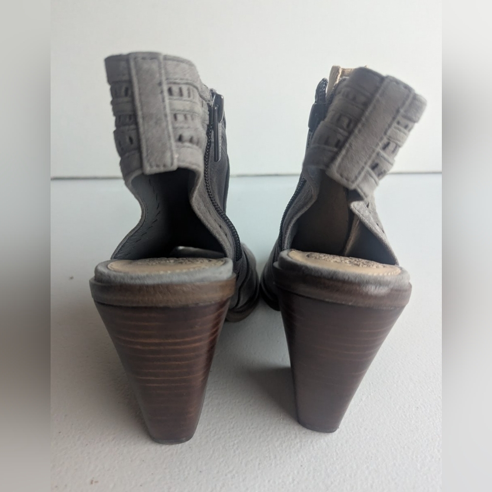 Vince Camuto Gray Peep-Toe Heeled Sandals - Picture 2 of 5